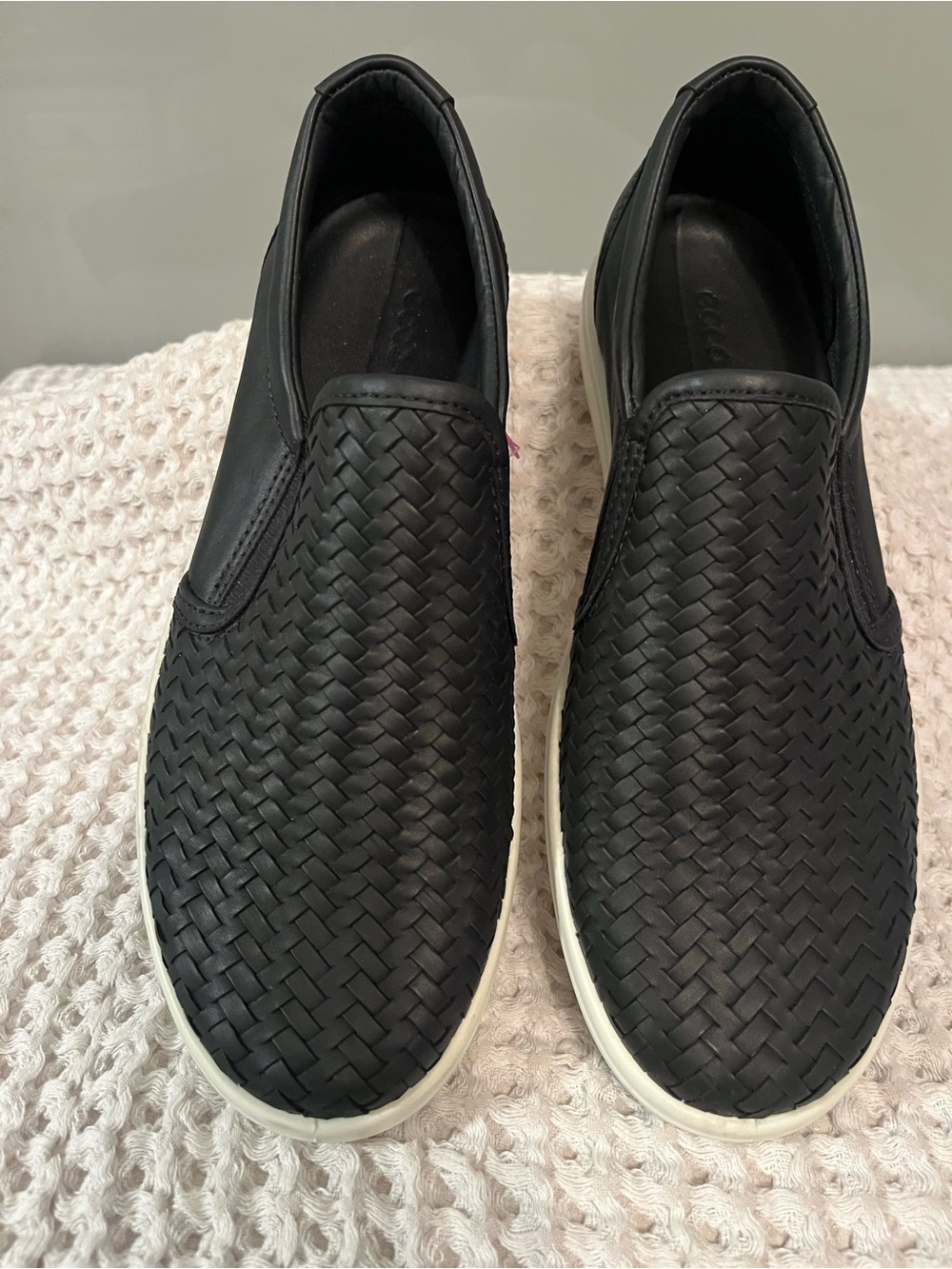 Soft 7 Woven Slip On Black
Leather Sneakers Womens Size 7.5
EU 38 527 NWOT NO BX